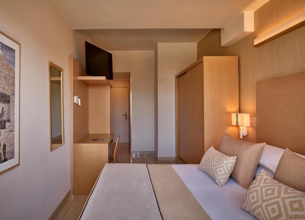 Granserena Hotel Torre Canne Exterior photo